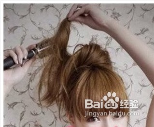 时尚可爱花苞头的扎法