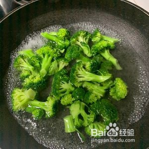 养生食补炒西兰花的做法
