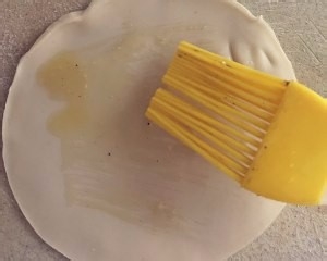 家庭版自制脆脆的美味饺子皮千层饼