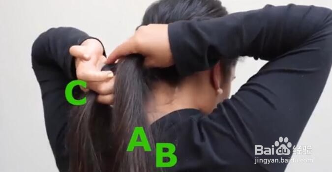 女性如何编鱼尾式辫子