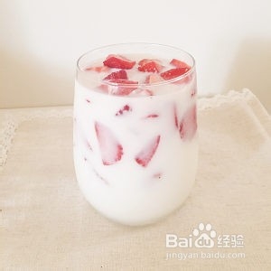 微醺草莓鸡尾酒