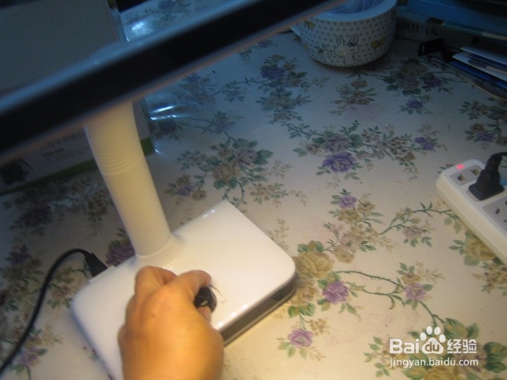 老年人怎样对LED节能灯开箱测评