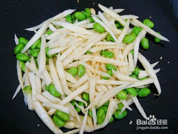 毛豆炒茭白的做法