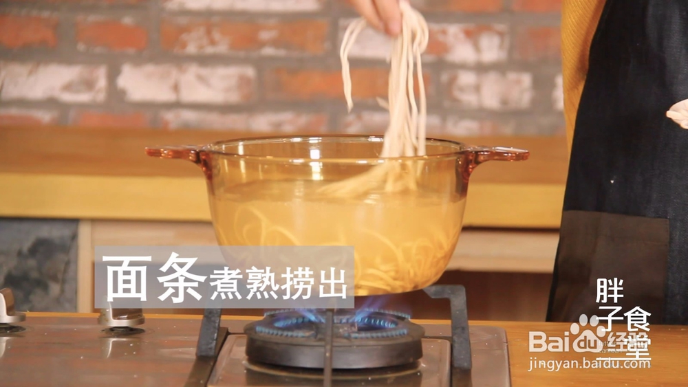 面条新吃法，加卤炒着吃，缤纷素炒面