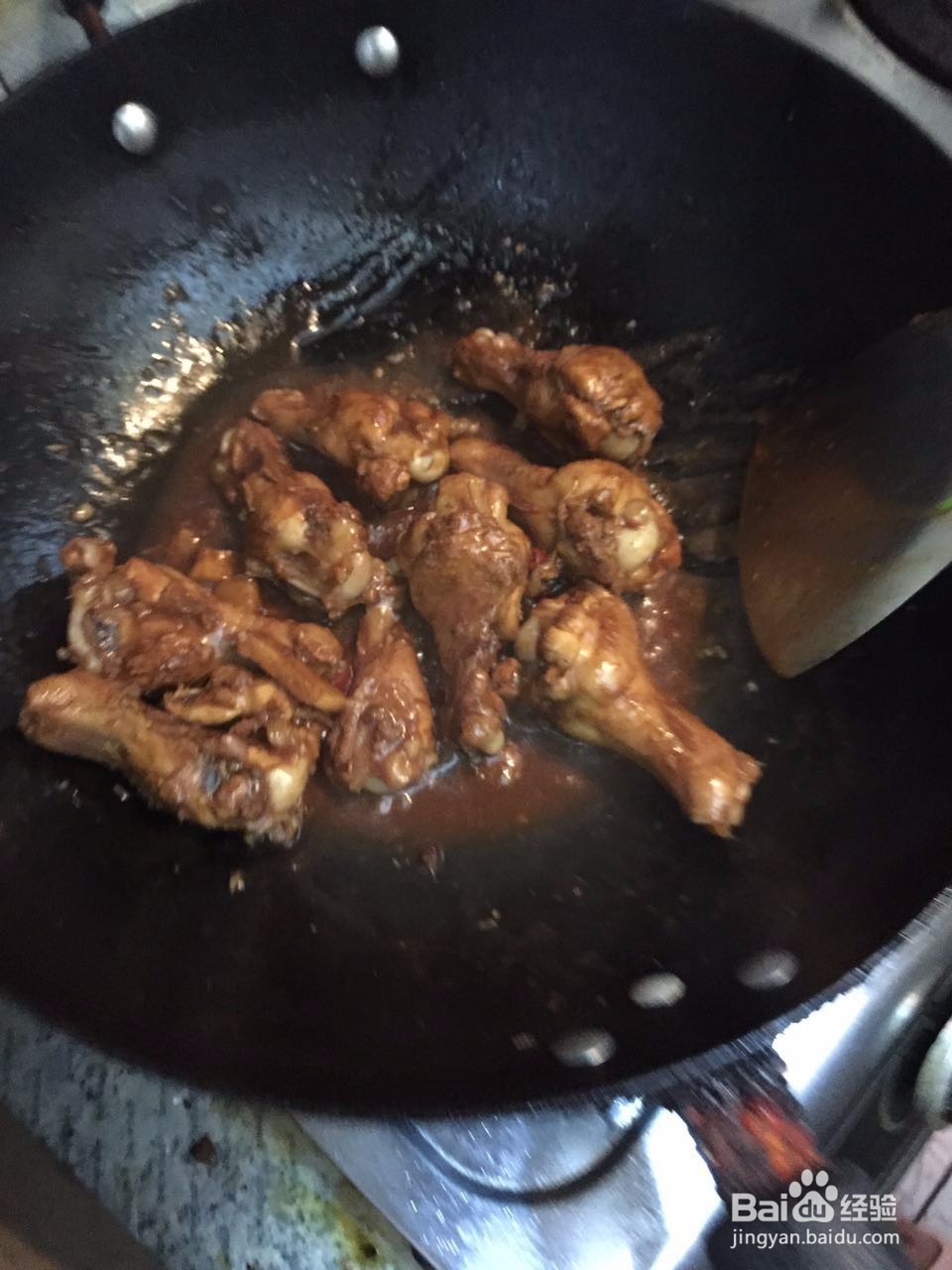 酱汁鸡翅根的做法哦,配料只有葱姜