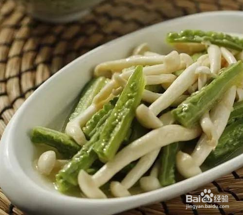 家常菜：苦瓜炒白玉菇