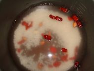 红枣枸杞花生粥--做法