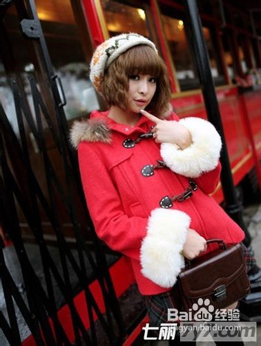 红色呢子大衣巧搭过圣诞