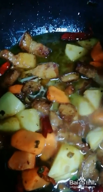 如何做家常胡萝卜土豆炖肉？