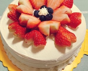 食补养生8寸草莓奶油蛋糕的做法