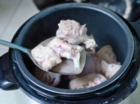 乐扣乐扣杯养生之秋享滋补汤品——黄豆猪蹄汤