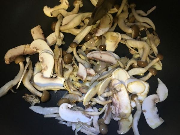奶酪蘑菇炖糙米饭