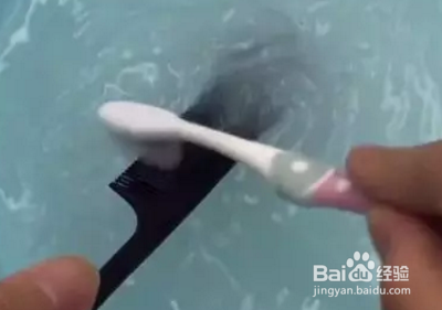 清洗梳子的一个小妙招?