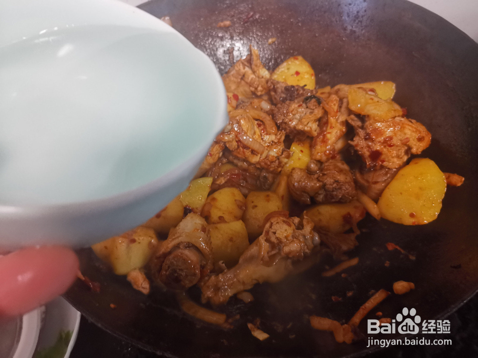 辣酱炖鸡肉土豆块