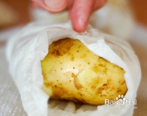 如何在微波炉烤土豆