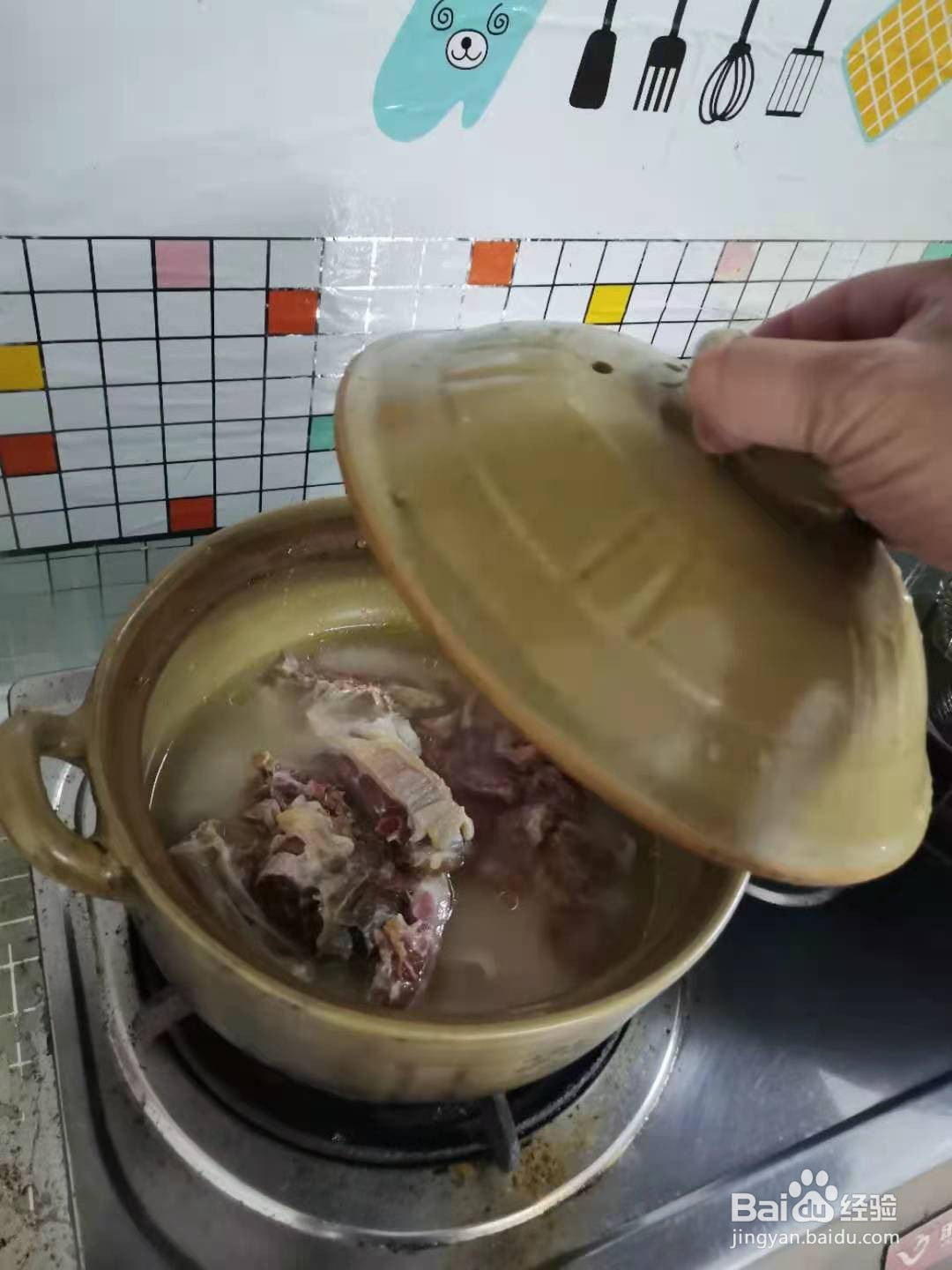 广式腊肠腊鸭腿煲仔饭做法