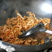 制作美味的青椒炒肉丝