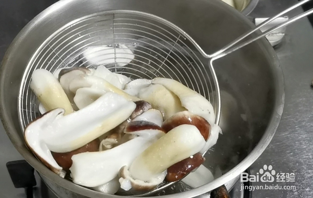 姬松茸炒肉的做法