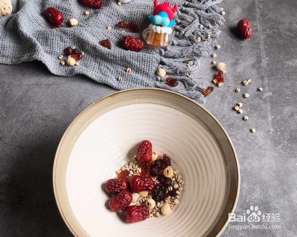 赞不绝口的红枣薏米桃胶牛奶