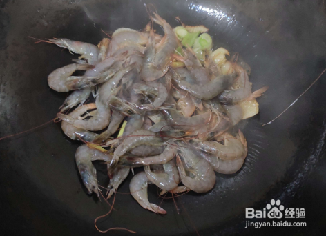 芹菜小河虾的做法