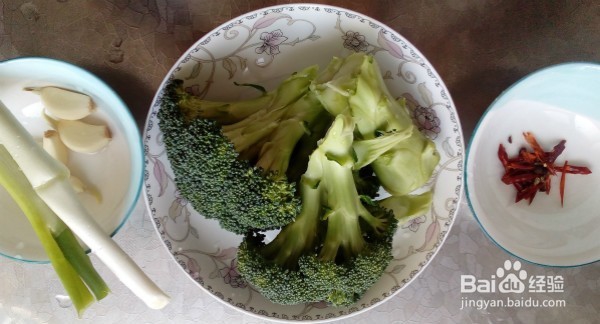 ；清爽美味凉拌西兰花