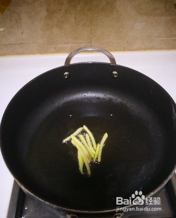 美味木耳炒蒜苗