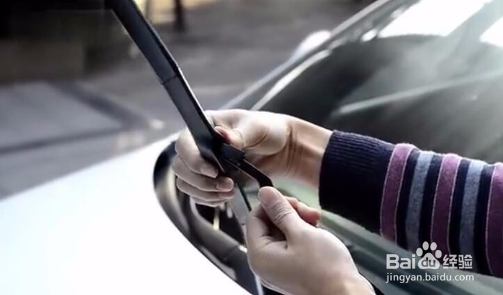 汽车雨刮器拆卸安装方式