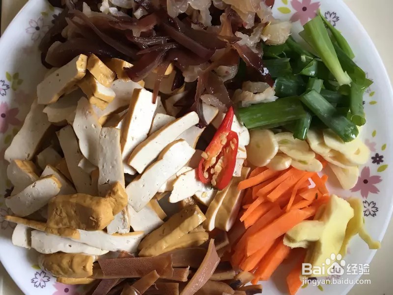 怎样做出家常菜系列之芹菜香干炒鱿鱼