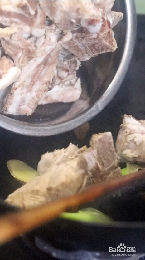 好吃极了的干烧排骨做法