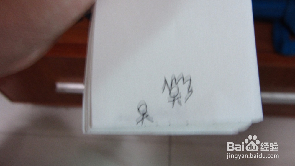 如何制作一个火柴人打斗的翻页画