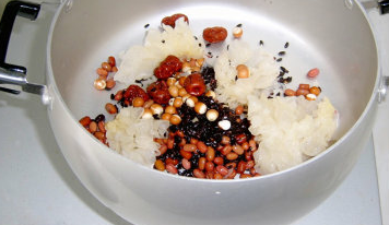 雪耳红豆紫米粥
