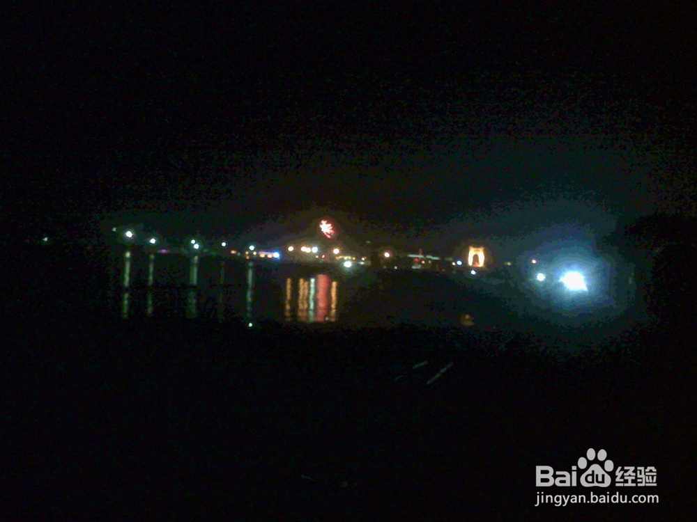 #智能#老年人用相机瞬间捕捉海边探照灯灯光画面