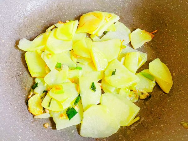 酱香小炒素什锦菜