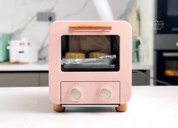 金沙咸蛋黄肉松月饼