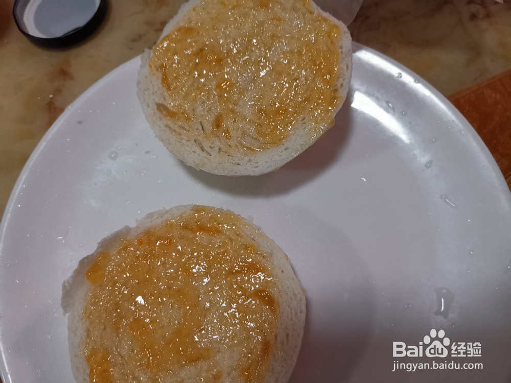 中式汉堡馒头果酱甜面酱夹鸭肉
