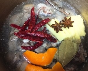 食补养生清水炖羊肉的做法