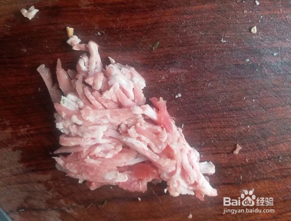 如何做出好吃美味下饭的蒜香青椒肉丝