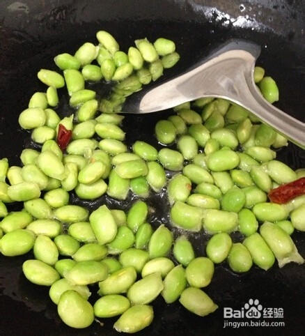 毛豆焖豆腐：[1]毛豆焖豆腐