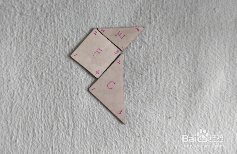 用七巧板怎样拼一只趴着滑行的企鹅?