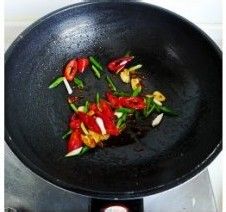 自制餐厅里的火爆菜---宫保虾球