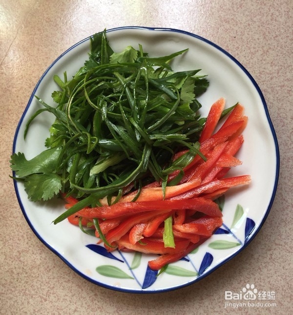 怎么做葱香鲈鱼?