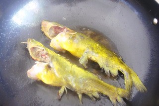 跟麻辣外婆学做红烧黄骨鱼