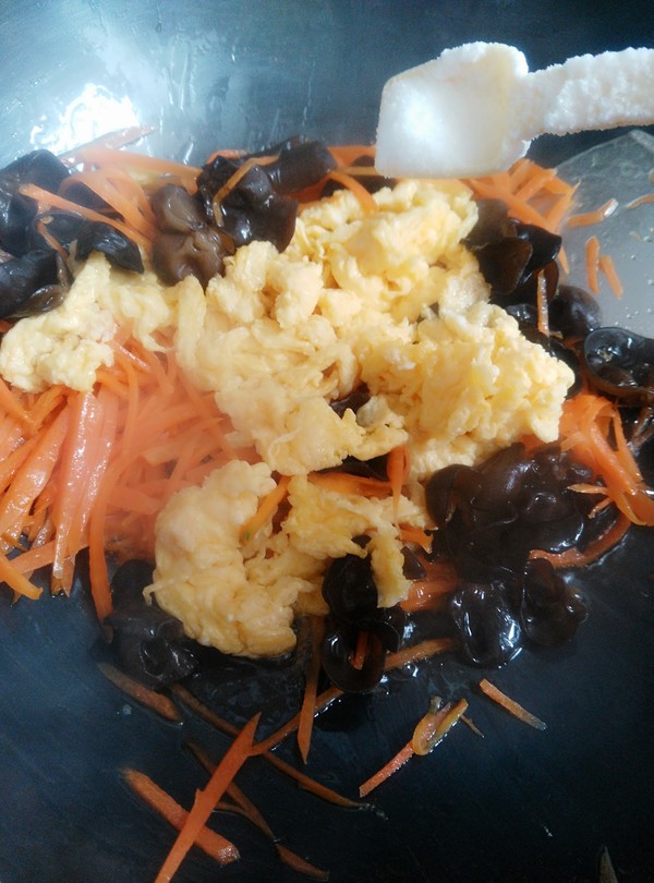 胡萝卜木耳炒蛋