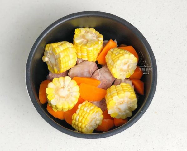 玉米裙带菜排骨汤