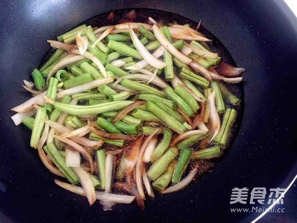 蒜蓉豆角牛肉焖面