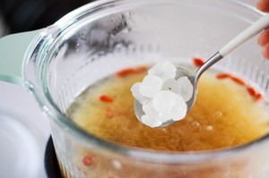 红枣枸杞银耳汤的做法