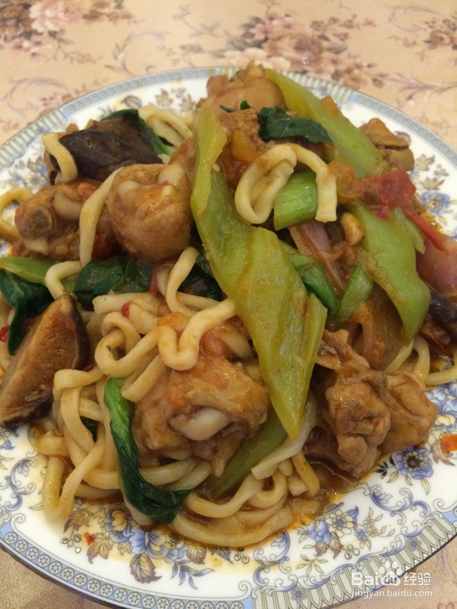 鸡腿肉炒拉条的做法