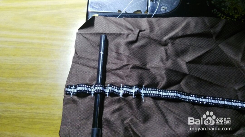 心灵手巧的妈妈做笔帘