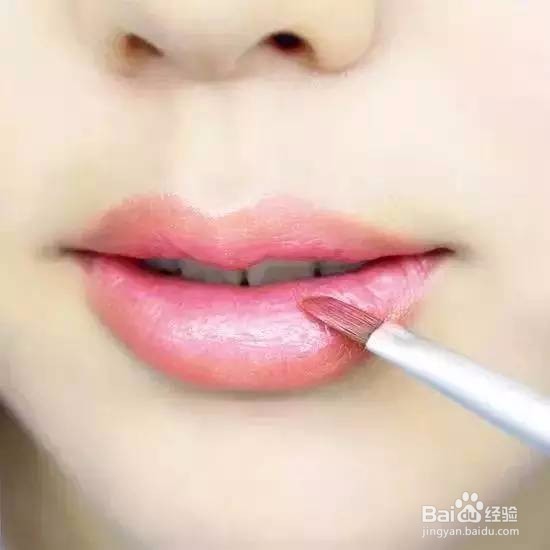 女生如何化淡妆？