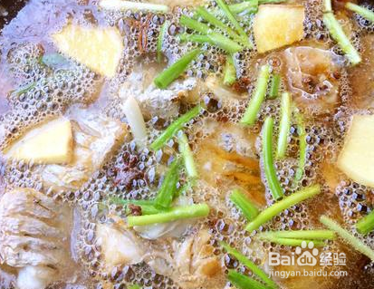 如何制作蒜香烧带鱼